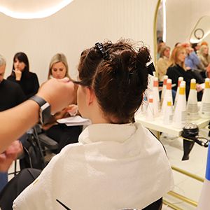 Estilista en formación de productos de Ybera by YOY Cosmetics